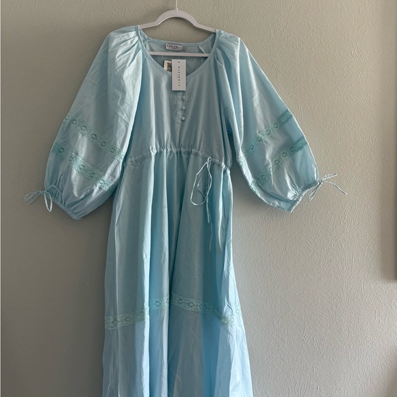 Elegant Light Blue Maxi Dress with Lace Accents - Picture 1 of 8